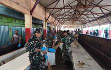 Sinergi Gotong Royong TNI-Polri Jayawijaya Bersihkan Pasar Wouma untuk Lingkungan Bersih