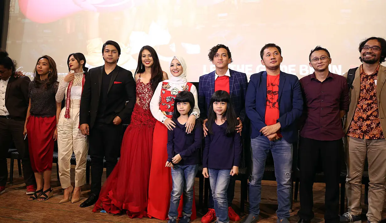 Di film Jomblo 2006, Hanung memberikan happy ending kepada tokoh yang secara agama maupun norma tidak baik. Film terbaru garapannya, demi menebus dosanya pada filmnya masa lalu. (Nurwahyunan/Bintang.com)