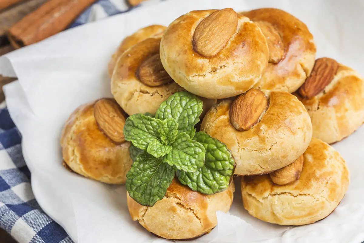 kue kering kacang almond