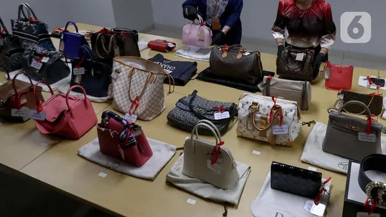 KPK Lelang Barang Rampasan, Mobil dan Tas Mewah Jadi Perhatian