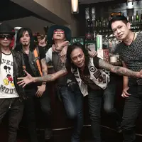 Sebagai penanda 22 tahun mewarnai industri musik Tanah Air, grup band /rif meluncurkan single berjudul Nikmati Aja. Bahkan, tidak mudah sebuah band tetap solid sampai usianya seperempat abad. (Galih W. Satria/Bintang.com)