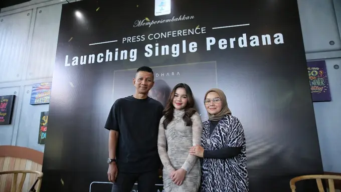 Rowman Ungu jadi produser Andhara di single Sendiri
