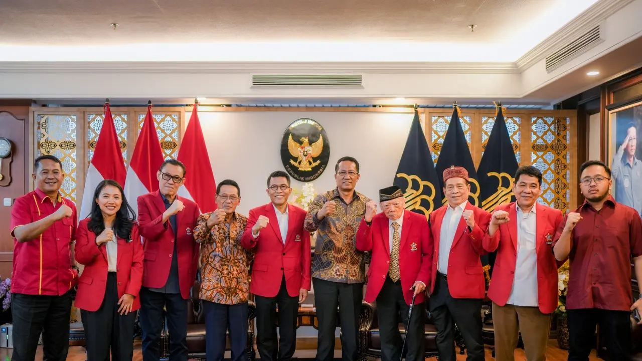 Menteri Hukum, Supratman Andi Agtas saat menerima jajaran Dewan Pimpinan Nasional Sentral Organisasi Karyawan Swadiri Indonesia (DEPINAS SOKSI) di kantor Kementerian Hukum, Jakarta, Rabu (15/10) (Istimewa)