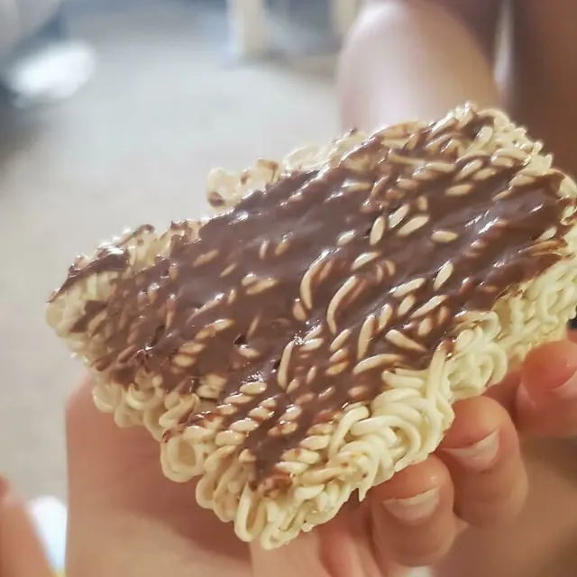 6 Potret Perpaduan Cokelat dengan Makanan Tak Biasa Ini Nyeleneh Banget
