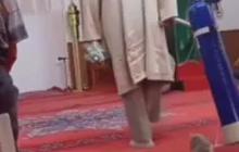 1001 Orang Seperti Kakek ini, Lagi Sakit Bawa Tabung Oksigen ke Masjid Demi Salat Berjemaah