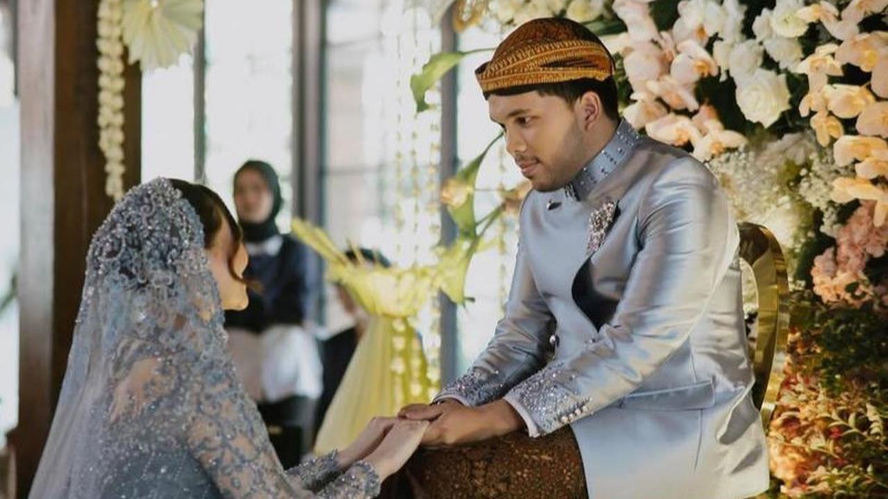 Adu Gaya Zahwa Massaid dan Aurel Hermansyah Pakai Kebaya Nuansa Biru di Acara Mitoni 7 Bulanan Aaliyah Massaid, Siapa Paling Cantik?