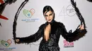 <p>Vanessa Hudgens menghadiri Pesta Halloween "Thriller Night" yang diselenggarakan oleh Prince Michael Jackson di Jackson Family Home, Encino, California, Amerika Serikat, 28 Oktober 2022. Untuk beberapa drama tambahan, Hudgens mengayunkan eyeshadow hitam tebal yang dipadukan dalam bentuk sayap burung. (Kevin Winter/Getty Images/AFP)</p>