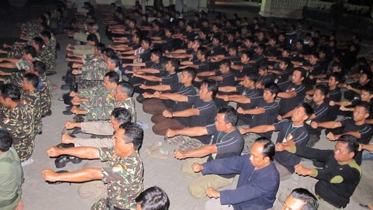 Mengintip prosesi santri di Kediri belajar ilmu kebal