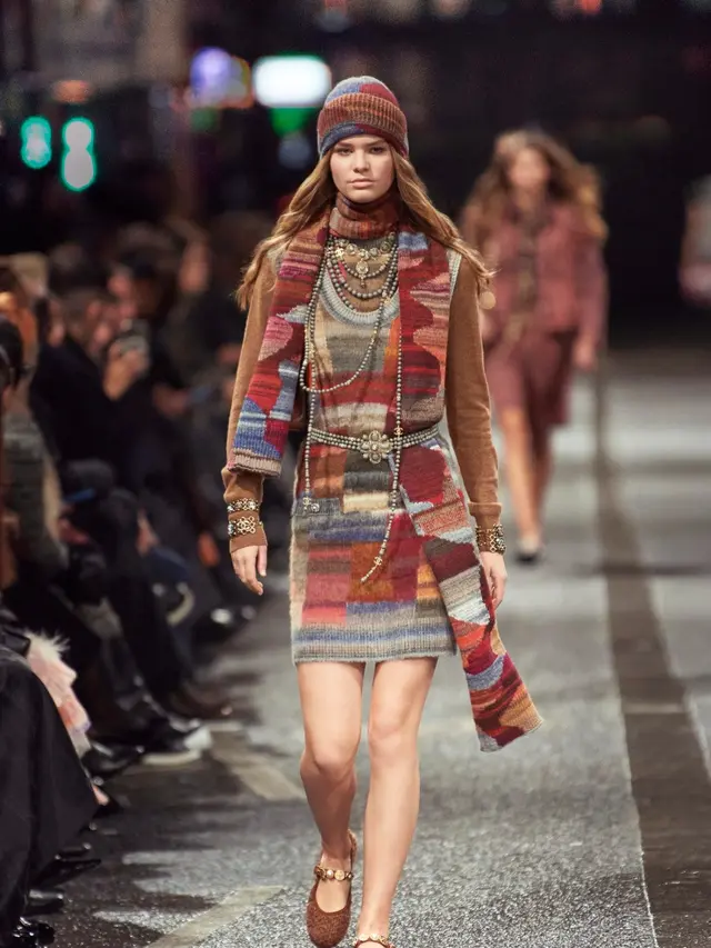 8 Potret Koleksi Chanel Metiers d’Art 2024 yang Terinspirasi dari Kota Manchester