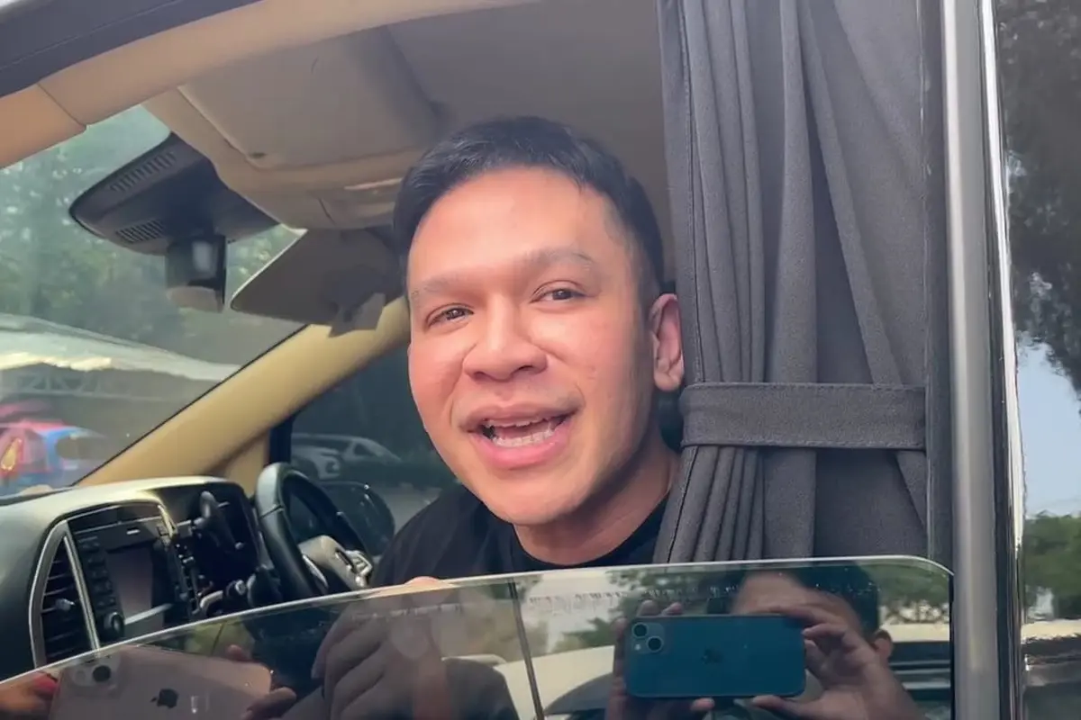 Jordi Onsu di Kawasan Tangerang Kota, Senin (29/4/2024).