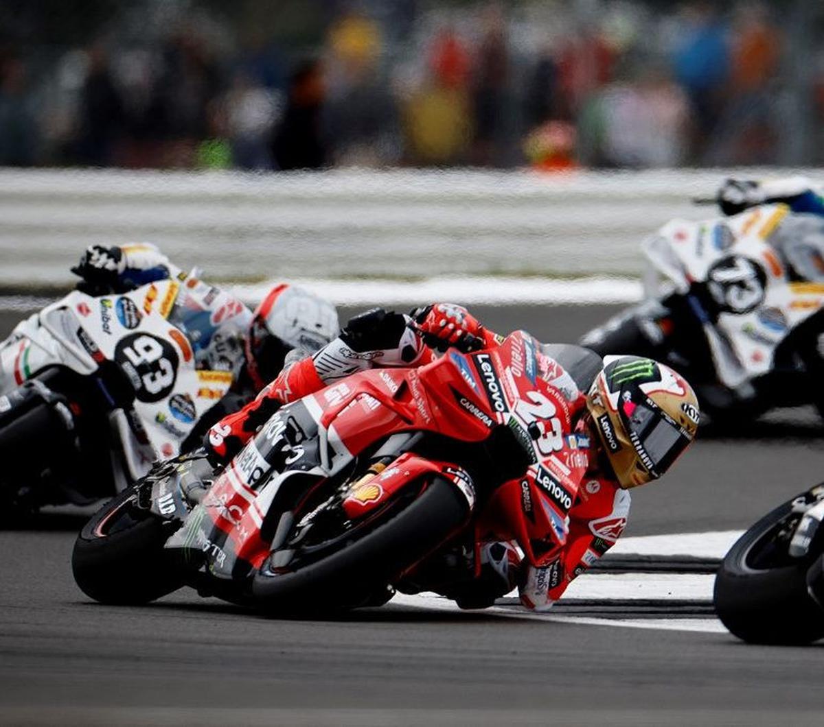 Pembalap Ducati Lenovo, Enea Bastianini berhasil menjuarai MotoGP Inggris 2024 di Sirkuit Silverstone, Northamptonshire, Inggis, pada Minggu (4/8/2024) malam WIB. Bastianini finish terdepan dengan catatan waktu 39 menit 51,879 detik.&nbsp;Foto: Benjamin C
