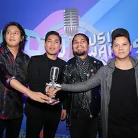 Malam puncak ajang penghargaan bagi insan musik Tanah Air kembali di gelar malam ini, Jumat (27/4). Grup Band Paling Ngetop menjadi pemenang dalam ajang SCTV Music Awards 2018. (Adrian Putra/Bintang.com)