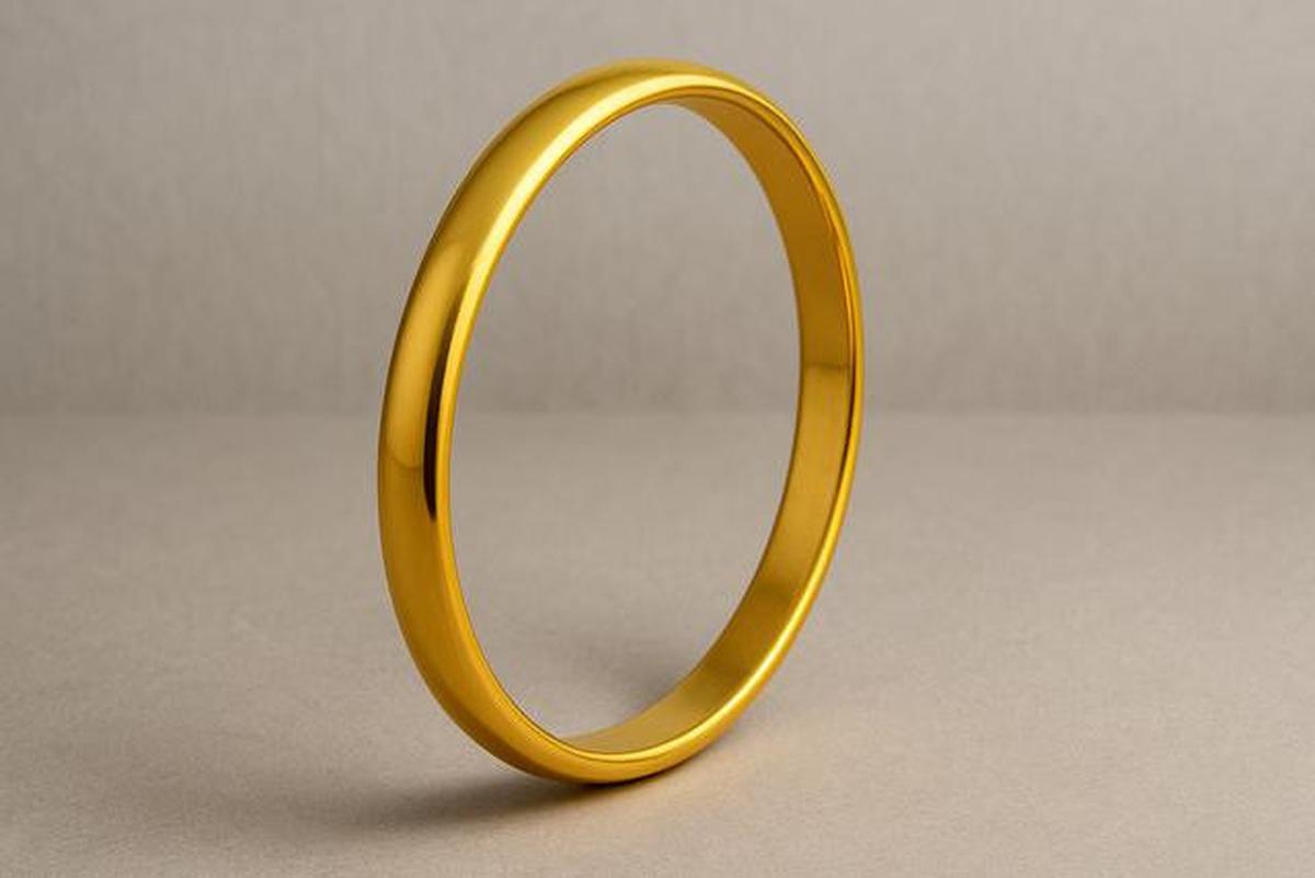 8 Inspirasi Gelang Emas Polos 24K, Fashion Item yang Enggak Pernah Ketinggalan Zaman