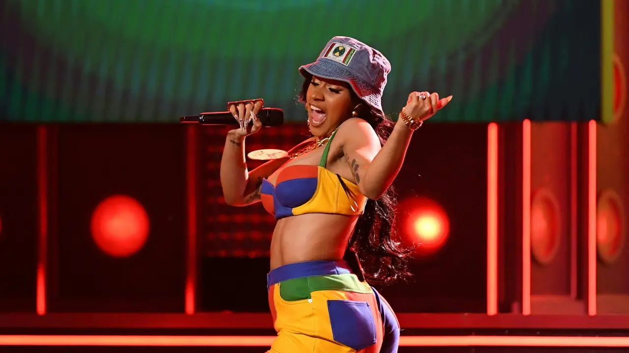 [Bintang] Cardi B