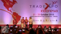 Presiden Joko Widodo saat membuka pameran Trade Expo Indonesia (TEI) ke-30 Tahun 2015 di Jakarta, Rabu (21/10/2015). Pameran menghadirkan usaha skala mikro, kecil, menengah hingga besar berlangsung dari 21-25 Oktober 2015. (Liputan6.com/Faizal Fanani)