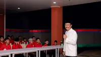 Malam Hari, Gus Ipul Beri Motivasi ke Siswa Baru Sekolah Rakyat DKI