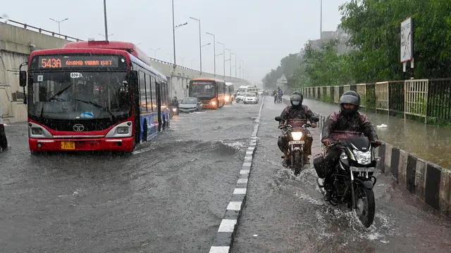 Hujan Lebat 24 Jam, Banjir Rendam New Delhi