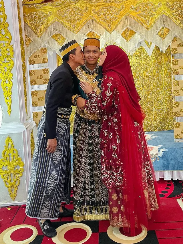 6 Potret Meggy Wulandari di Momen Pernikahan Anak Sambung, Kental Adat