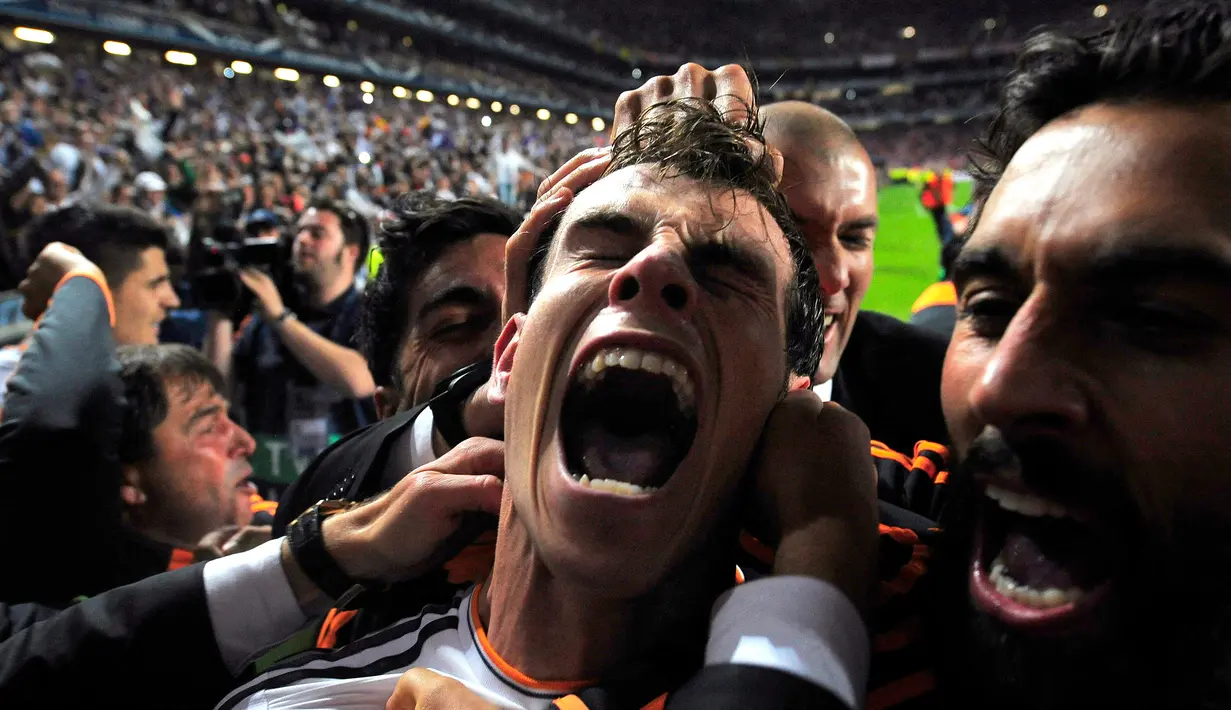 Pemain Real Madrid Gareth Bale melakukan selebrasi usai mencetak gol ke gawang Atletico Madrid pada pertandingan sepak bola final Liga Champions di Stadion Luz, Lisbon, Portugal, 24 Mei 2014. Gareth Bale telah mengumumkan pengunduran dirinya dari klub dan sepak bola internasional pada 9 Januari 2023 di usia 33 tahun. (AP Photo/Manu Fernandez, File)