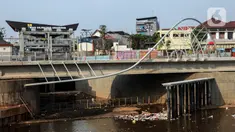 Suasana Proyek Sodetan Ciliwung di Bidara Cina, Kecamatan Jatinegara, Jakarta Timur, Kamis (15/6/2023). (Liputan6.com/Johan Tallo)