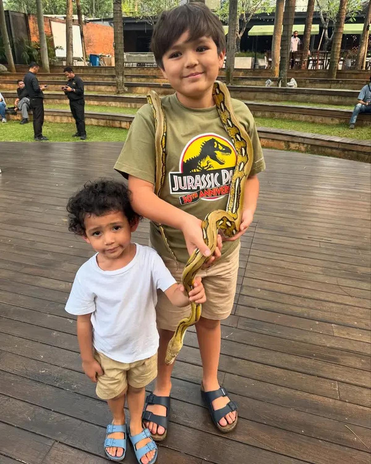 Foto-Foto Jessica Iskandar dan Vincent Verhaag Ajak Anak ke Kebun Binatang, Sederhana Tapi Bikin Bahagia