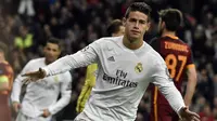 James Rodriguez mencatatkan namanya pada papan skor setelah membawa Real Madrid menang atas AS  Roma pada leg kedua babak 16 besar liga Champions di Stadion Santiago Bernabeu, Madrid, (AFP/Gerard Julien)