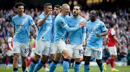 The Cityzens sejatinya sempat unggul terlebih dahulu melalui Rayan Cherki pada menit ke-12. Namun, tim tamu berhasil menyamakan kedudukan lewat Kai Haverz dua menit kemudian setelah berhasil memanfaatkan blunder dari kiper Gianluigi Donnarumma. (AP Photo/Dave Thompson)