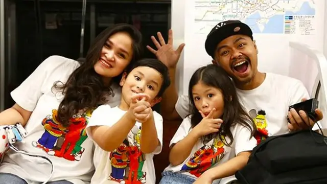 Komedian Wendy Cagur dan keluarga