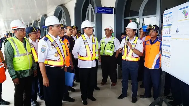 Menteri Perhubungan Budi Karya Sumadi meninjau langsung pembangunan jalur ganda kereta api Palembang–Prabumulih dan Martapura–Baturaja (Dok Foto: Kemenhub)