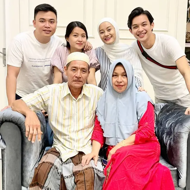 Hamil Bareng, Ini 6 Potret Kompak Dinda Hauw dan Ninie Mbayang