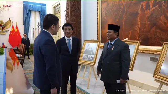 Prabowo Perkenalkan Bayi Panda ke Ketua MPR China: Namanya Satrio Wiratama