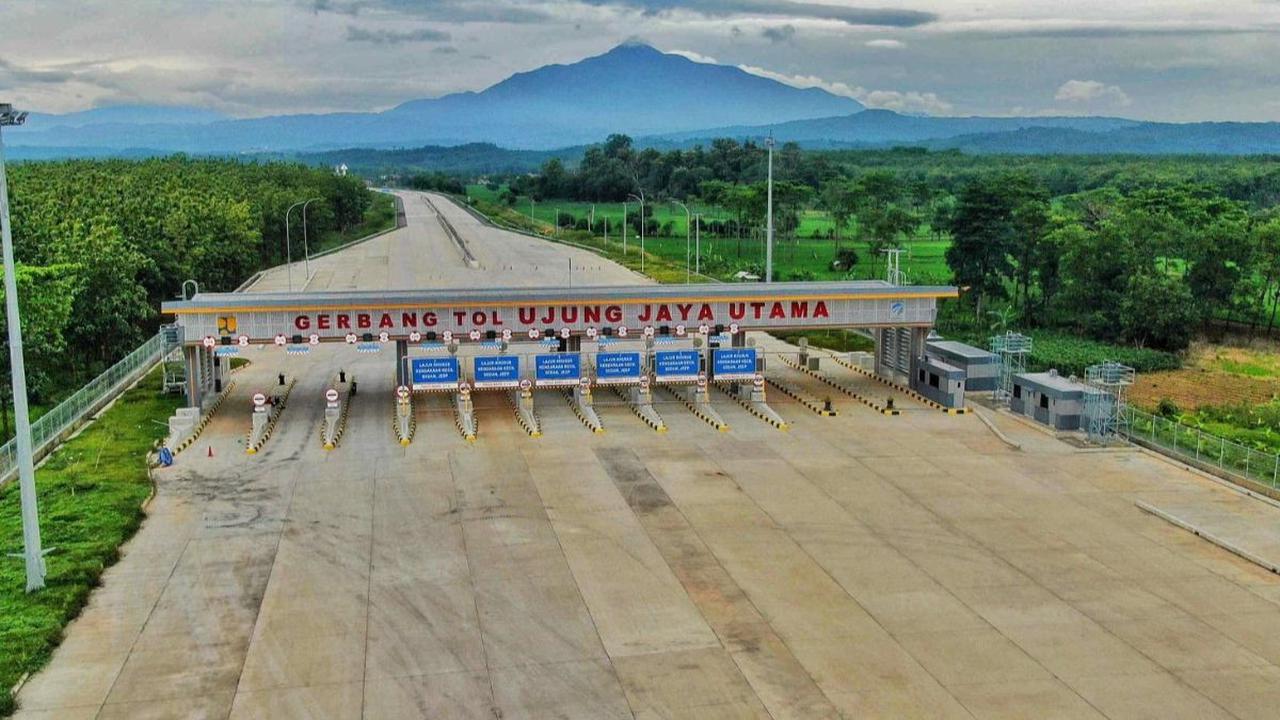 Presiden Joko Widodo (Jokowi) akan meresmikan Jalan Tol Cisumdawu (Cileunyi-Sumedang-Dawuan) pada hari ini, Selasa (11/7).