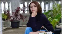 Gaya Amanda Manopo Pakai Tas Mewah Seharga Rp64 Juta. (dok.Instagram @amandamanopo/https://www.instagram.com/p/CI0eXauFln9/Henry)