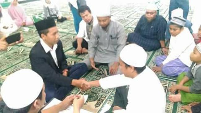 Kedua pasangan memutuskan menikah setelah melakukan ta'aruf | Photo: Copyright facebook.com/pangerancintamu.tujuhbidadari