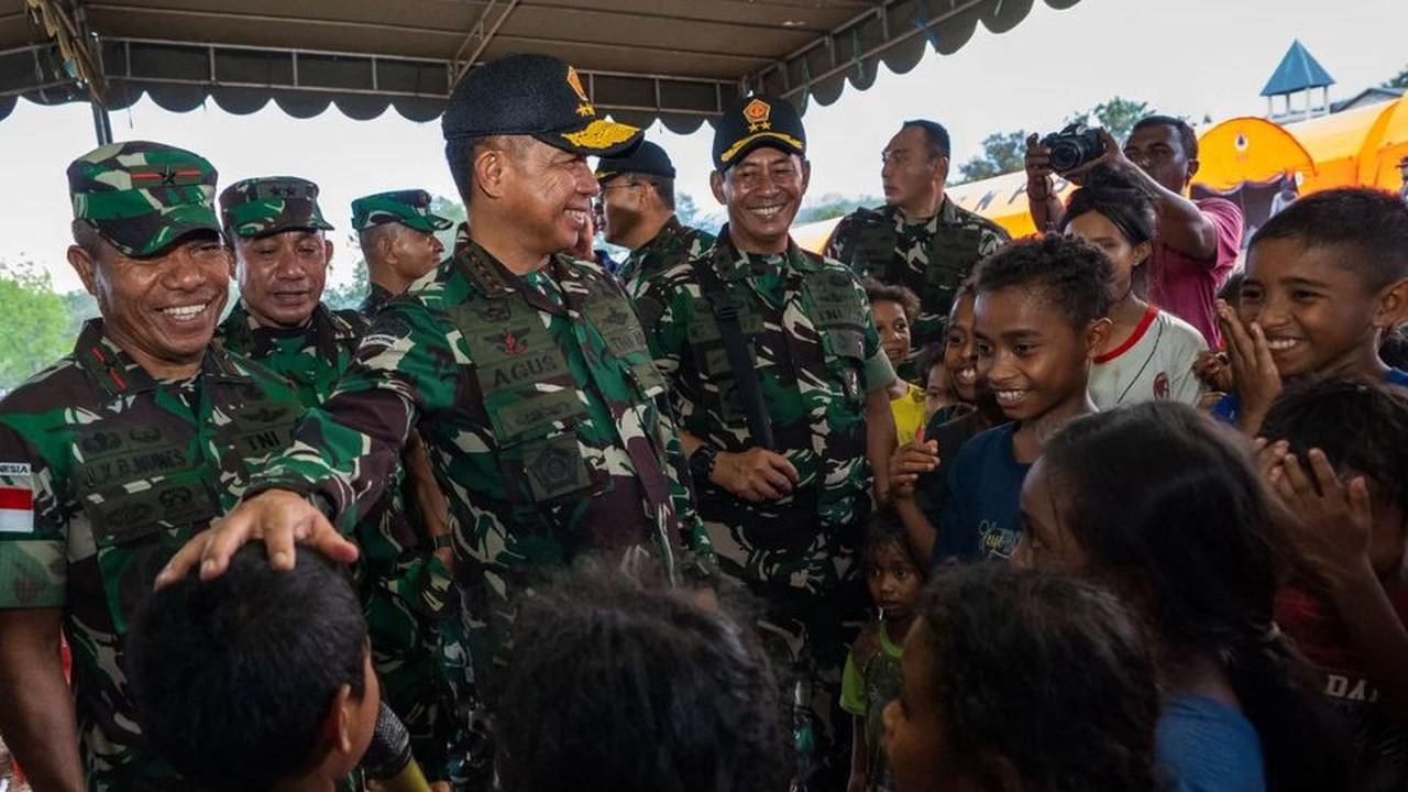 Diperintah Prabowo, Begini Gerak Cepat Panglima TNI Datangi Korban Erupsi Lewotobi