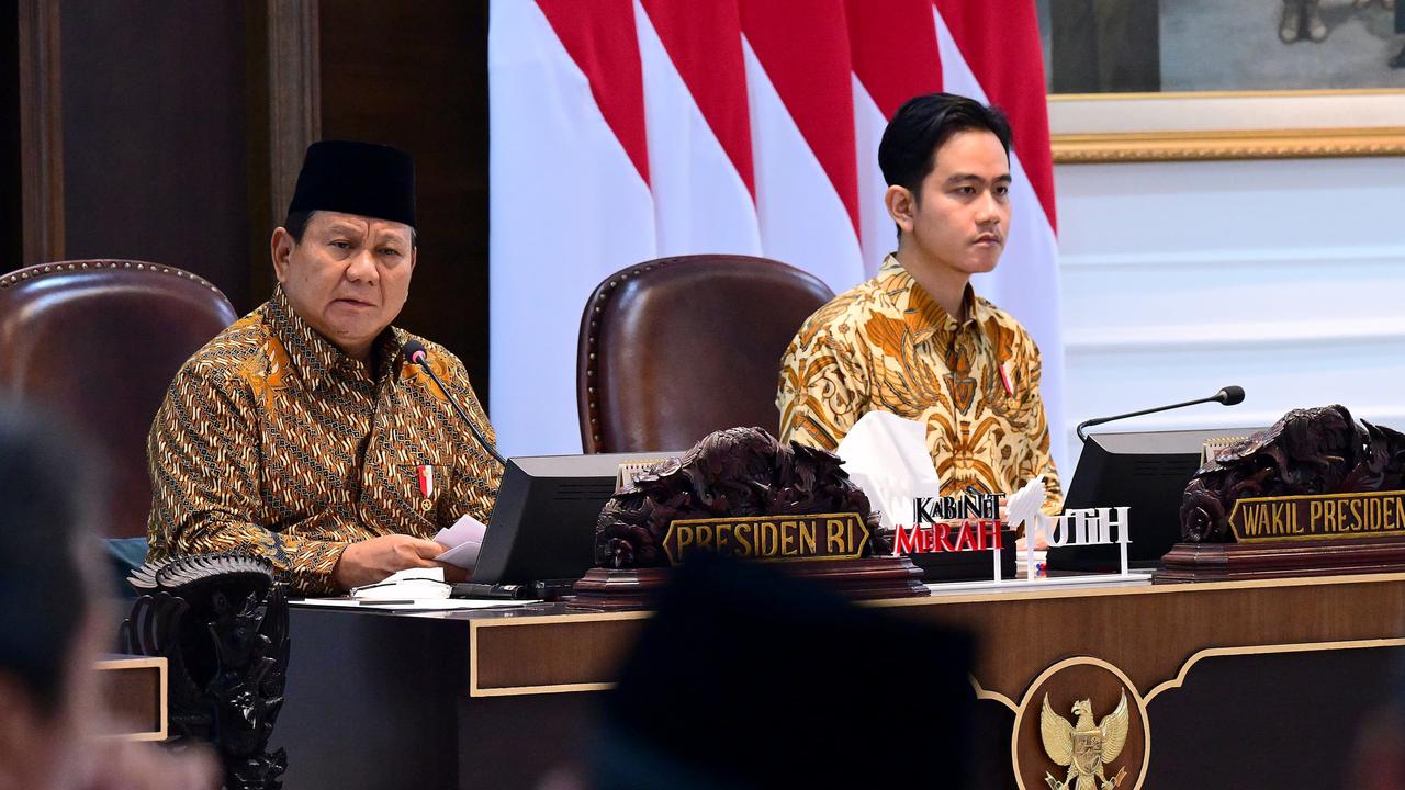 Sidang Kabinet Perdana 2,5 Jam, Prabowo Minta Menteri Kerja Seperti Tim ‘Total Football’