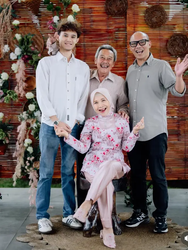 Ibunda Rossa saat merayakan ulang tahun. [@pubdok_photography]