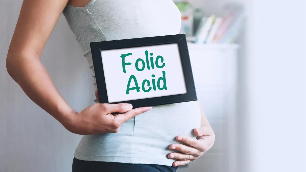 Penelitian menunjukkan bahwa wanita hamil membutuhkan asam folat dalam jumlah besar dalam darahnya untuk memastikan perkembangan saraf dan otak bayi berjalan normal.<br>