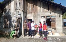 Pemkab Aceh Barat Salurkan Bantuan Korban Puting Beliung, Bantu Warga Perbaiki Rumah