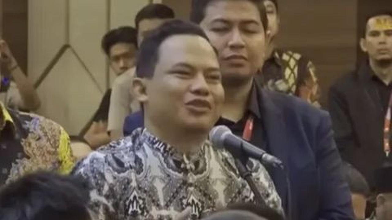 4.&nbsp;Muhammad Zainal Muttaqin<br>