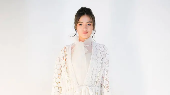 Pesonanya Makin Terpancar, Ini Potret Mawar Eva de Jongh denga Dress Berwarna Putih
