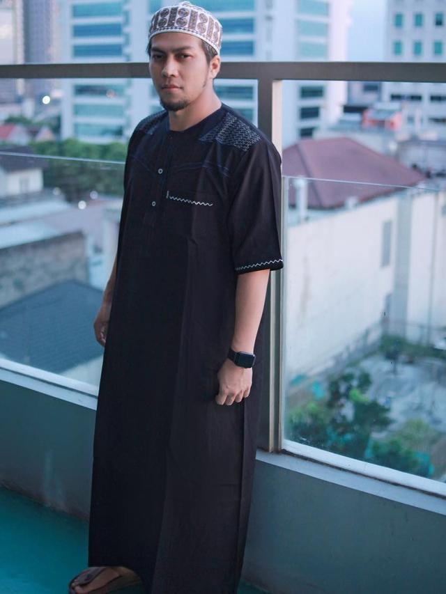 10 Artis Pria Ini Hijrah Dan Tinggalkan Dunia Hiburan