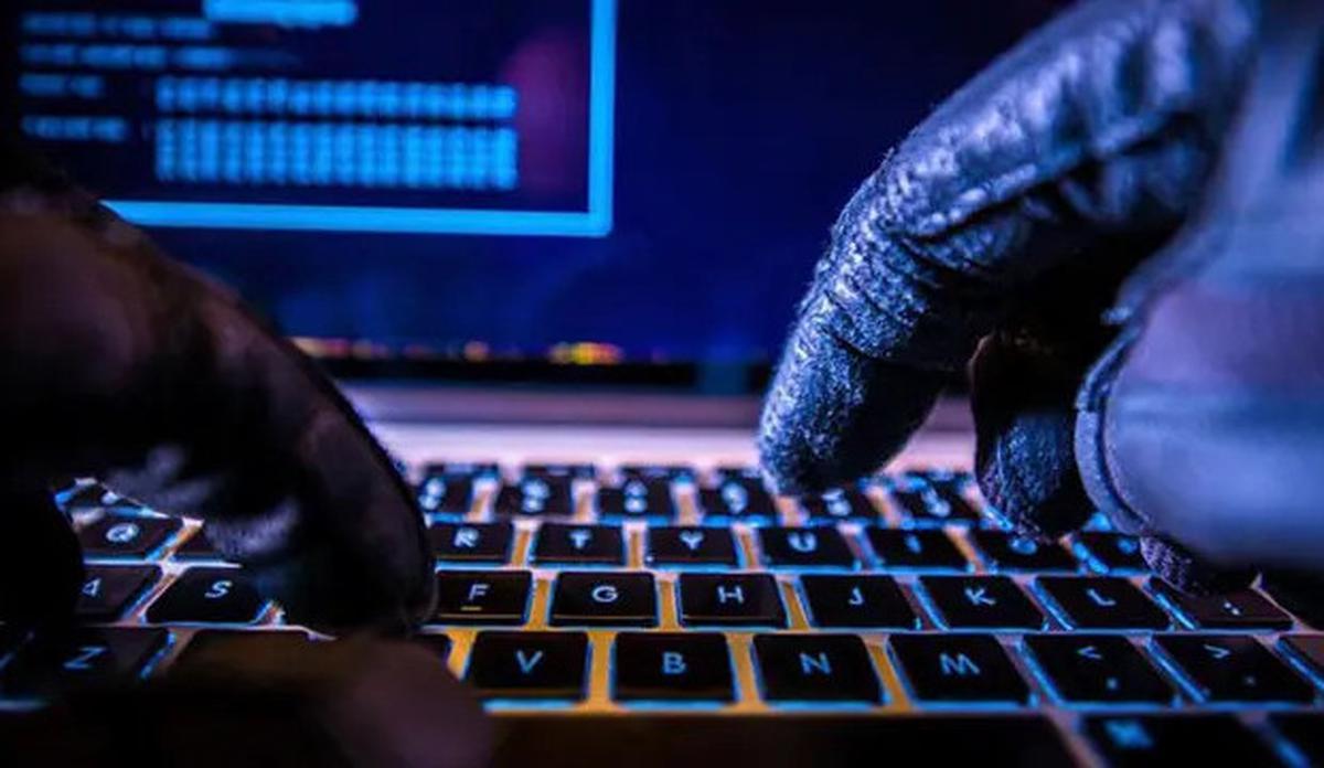 Server Microsoft Dibobol Hacker, Data 400 Perusahaan Terancam!