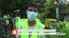 Petugas Satpol PP Kecamatan Wringinanom dibantu personil TNI dan Polri menggelar razia Penegakan Kedisiplinan Protokol Pencegahan Covid-19, di Jalan Raya Wringinanom, Gresik, Jawa Timur. Satu per satu pengguna jalan, baik sepeda motor, mobil maupun t...
