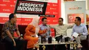 Perwakilan dari Federasi Serikat Guru Indonesia, Retno Listiyarti (kedua dari kiri) menyampaikan pendapatnya dalam diskusi "Mencari Kurikulum yang Maksimum" di Jakarta, (13/12/2014). (Liputan6.com/Helmi Fithriansyah)