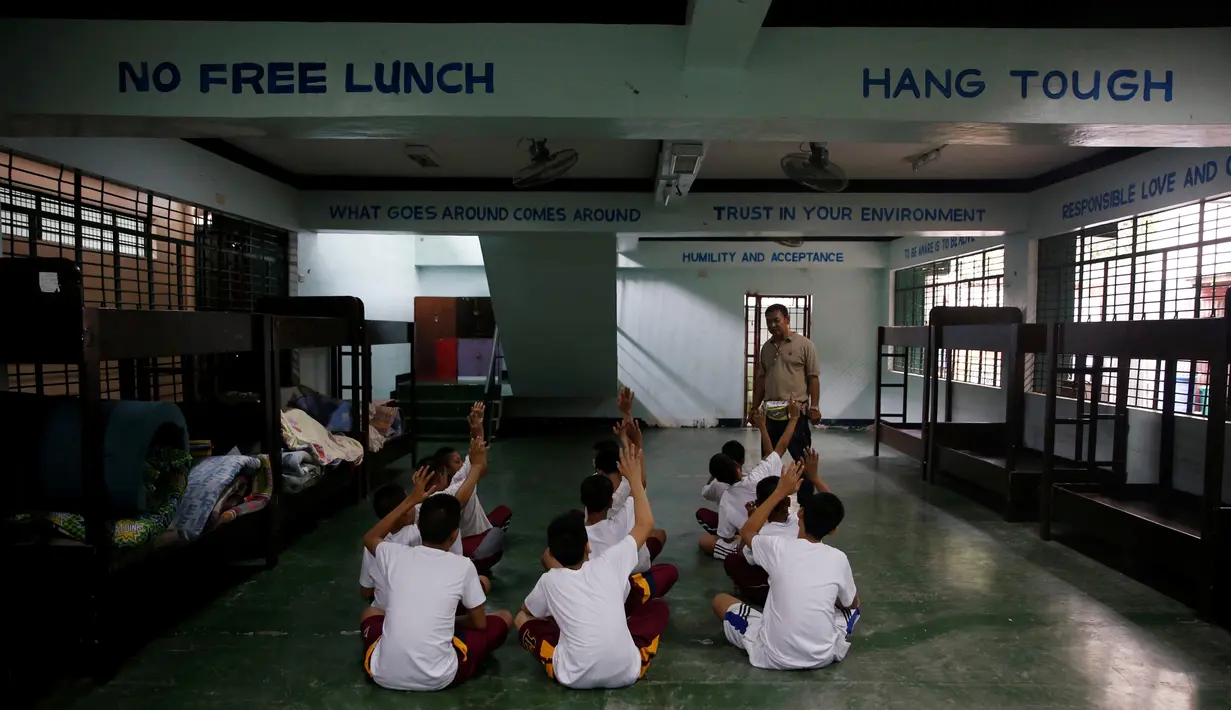 Aktivitas di sebuah pusat rehabilitasi narkoba milik pemerintah di Taguig, Metro Manila, Filipina, (12/12). Filipina di bawah kepemimpinan Presiden Rodrigo Duterte gencar memerangi narkoba. (REUTERS/Erik De Castro)