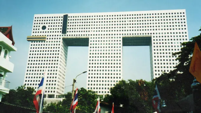 Bintang 5: Tebing Menakjubkan, Kincir Raksasa, Gedung Unik