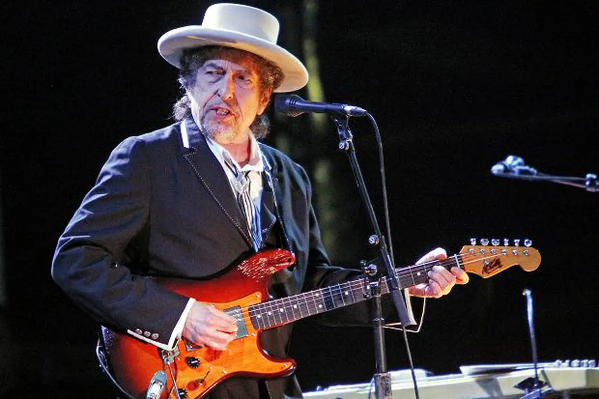 Ini Judul Album Baru Bob Dylan Jelmaan Frank Sinatra