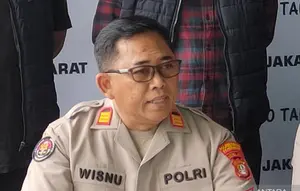 Polisi Nonton Bola Saat Warga Lapor KDRT, Polres Jakbar Klarifikasi
