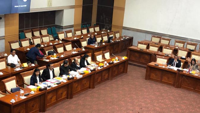 Rapat dengar pendapat Komisi I DPR dengan Dewan Pengawas (Dewas) TVRI terkait pemecatan Direktur Utama Helmy Yahya, Selasa (21/1/2020). (Liputan6.com/Delvira Hutabarat)